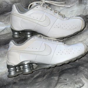 Woman’s Size 8 Nike Shox
